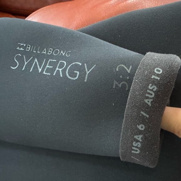 Billabong Synergy Women’s 3:2 Chest Zip wetsuit - Picture 5 of 6